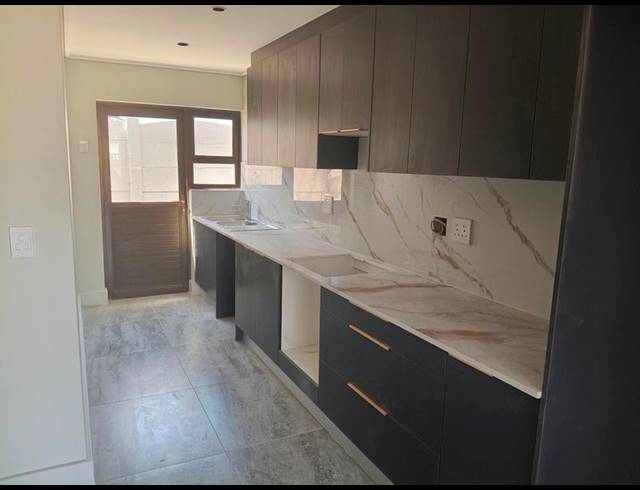 3 BEDROOM PROPERTY TO RENT IN PEERLESS PARK NORTH